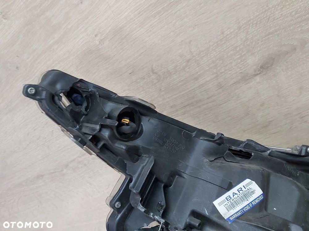 Toyota Prius IV 1,8 xw50 lampa prawy przód KLOSZ - 4