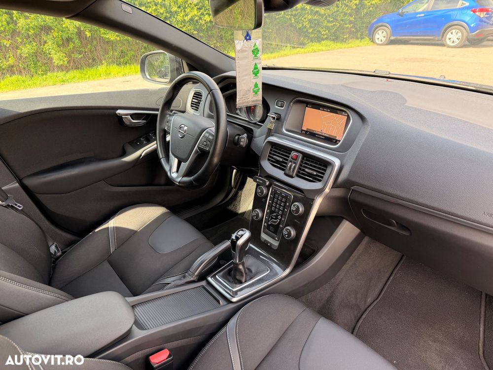 Volvo V40 D2 Linje Svart - 10