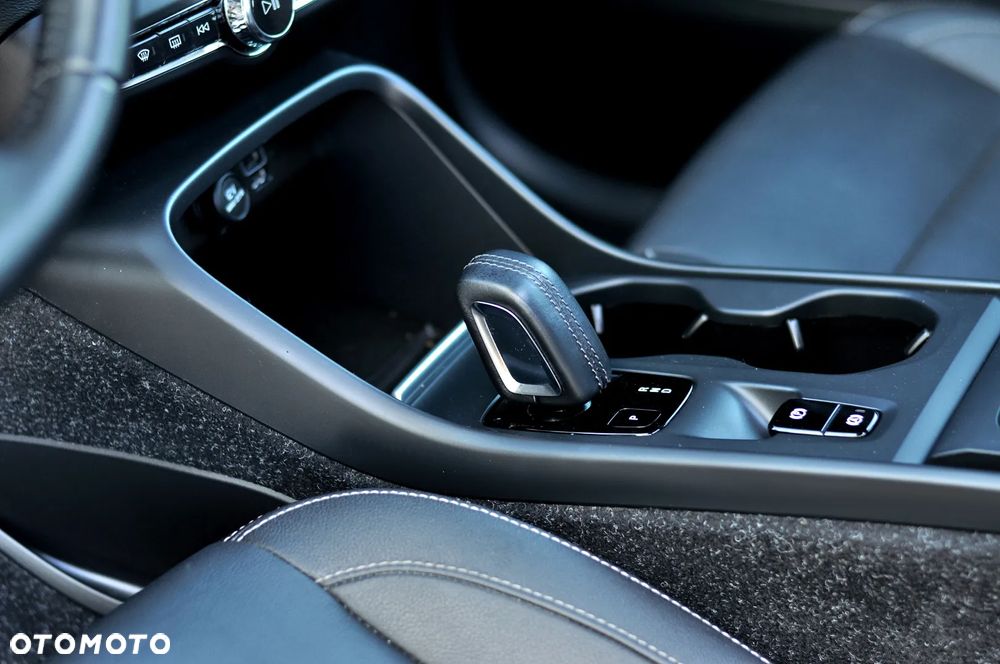 Volvo XC 40 T4 Geartronic Momentum Pro - 23