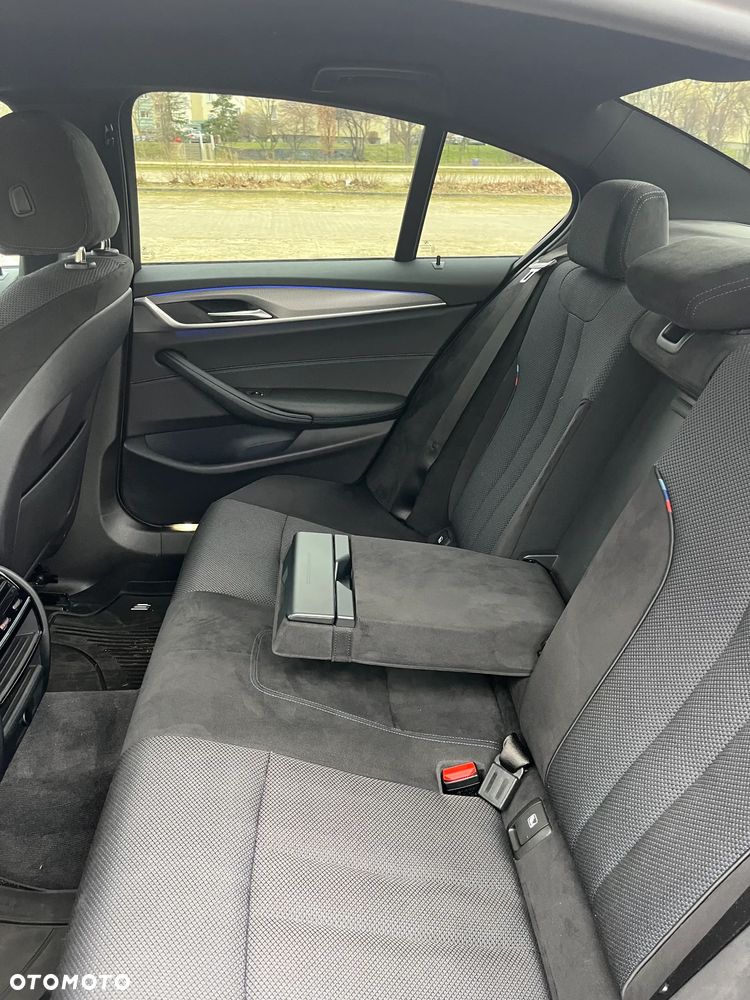 BMW Seria 5 520d xDrive - 14