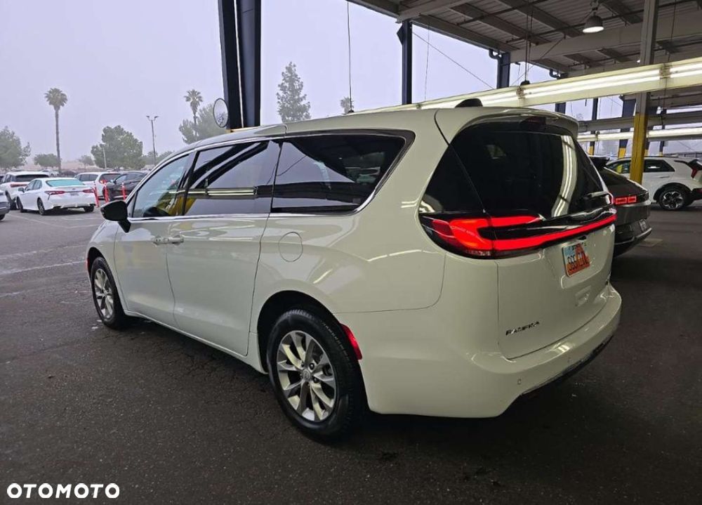 Chrysler Pacifica - 3