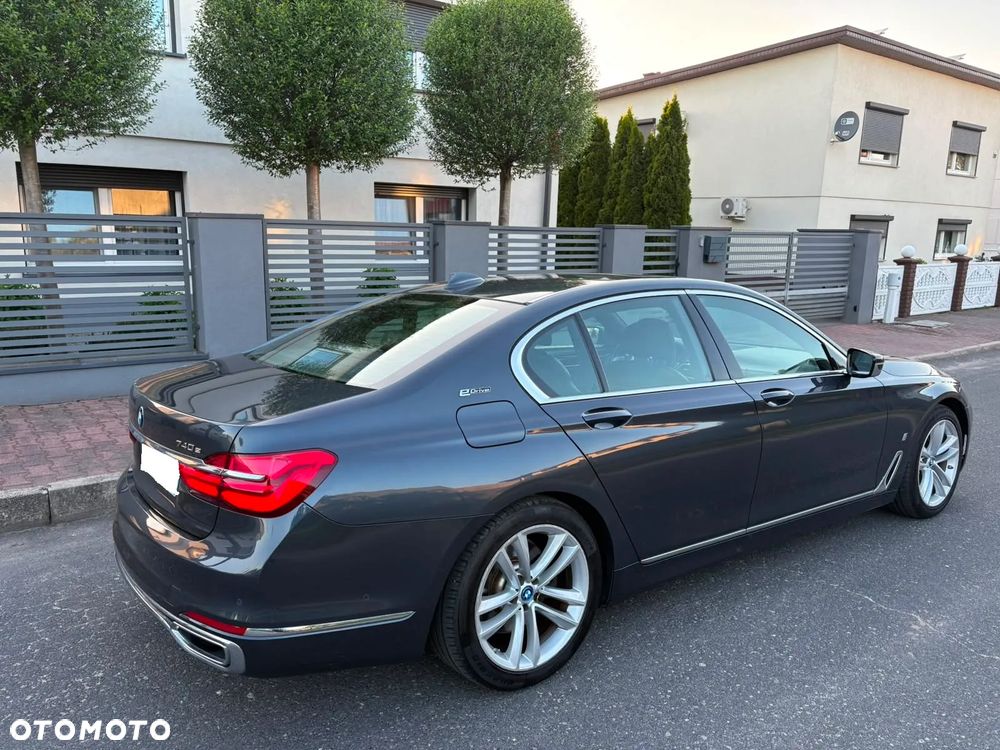 BMW Seria 7 740e iPerformance - 37