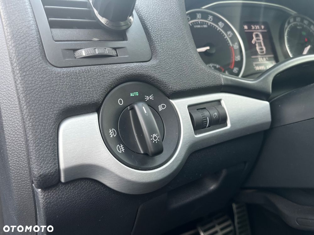 Skoda Octavia 2.0 TDI CR DPF DSG RS - 17