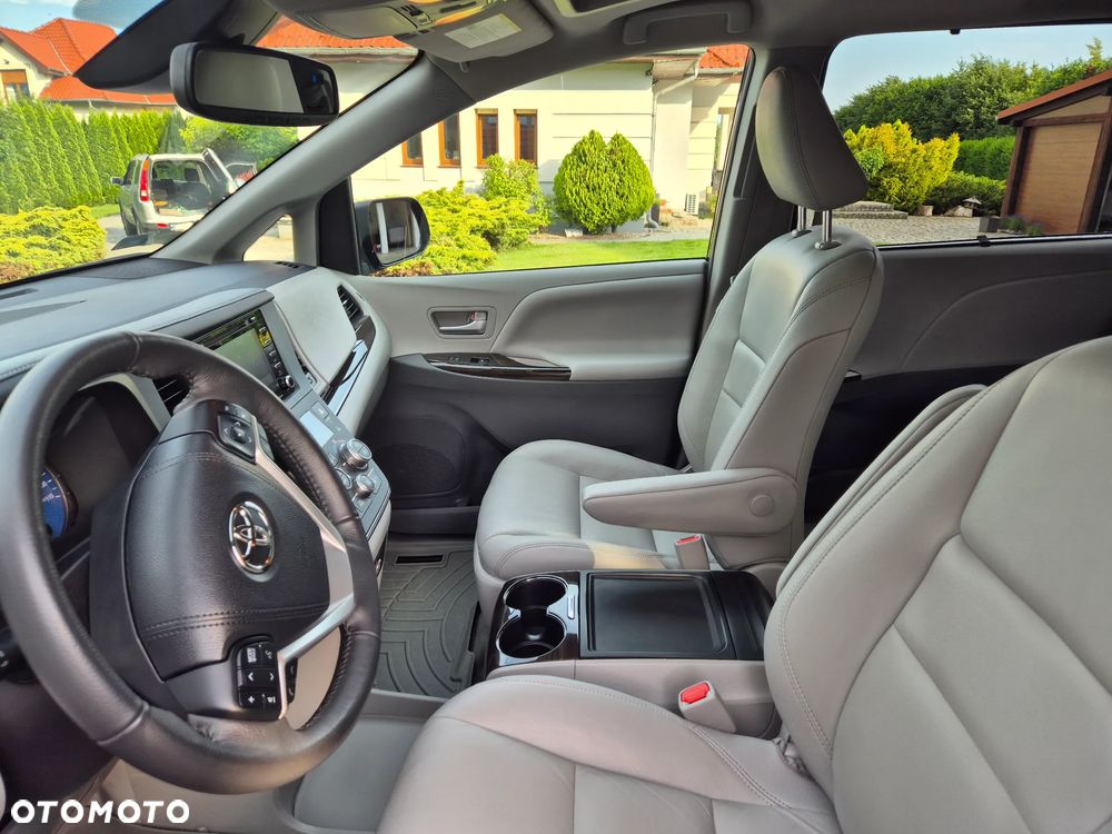 Toyota Sienna 3.5 V6 XLE AWD - 14