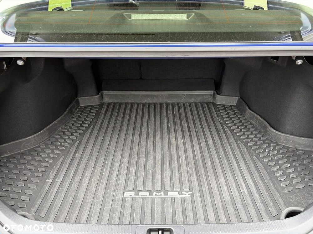 Toyota Camry 2.5 Hybrid Comfort CVT - 20