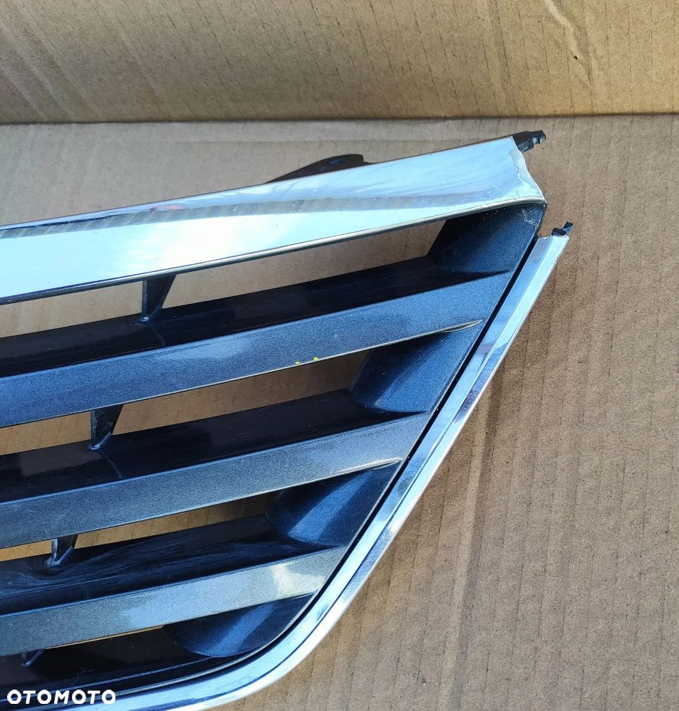 Atrapa Gril Grill Znaczek Toyota Avensis T27 2008- - 2