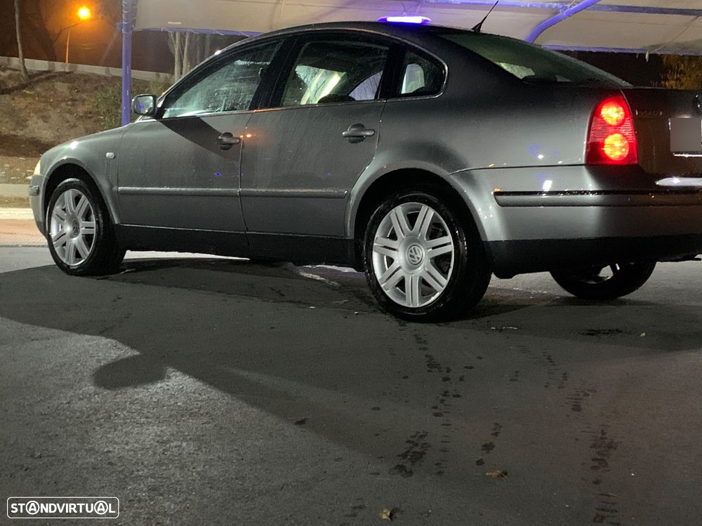 VW Passat 1.9 TDi Highline - 5