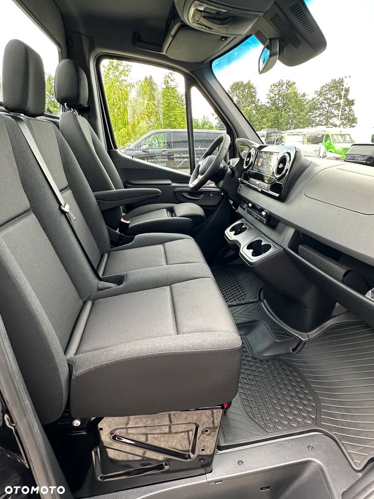 Mercedes-Benz Sprinter - 23