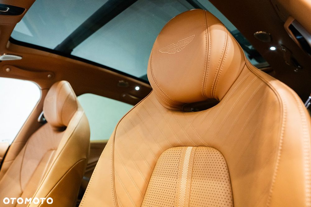 Aston Martin DBX - 14