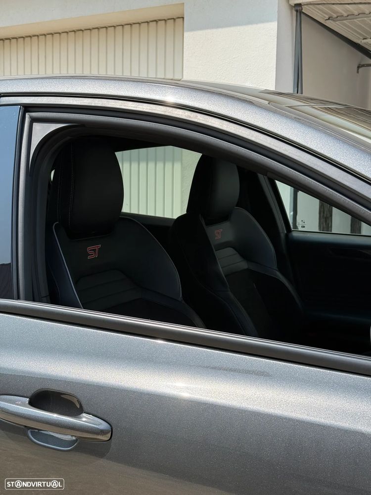 Ford Focus 2.3 EcoBoost S&S ST - 10