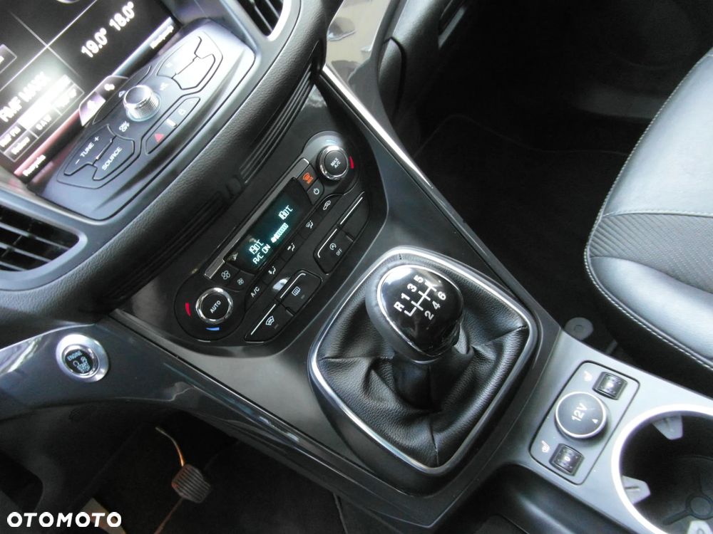 Ford Kuga 2.0 TDCi 2x4 Titanium - 27