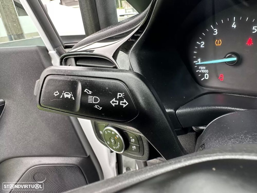 Ford Fiesta 1.0 EcoBoost Hybrid S&S TITANIUM - 46