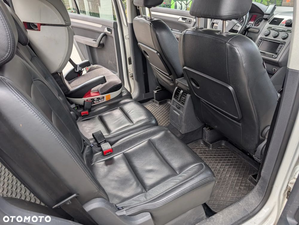 Volkswagen Touran 2.0 TDI DPF R-Line Edition - 9