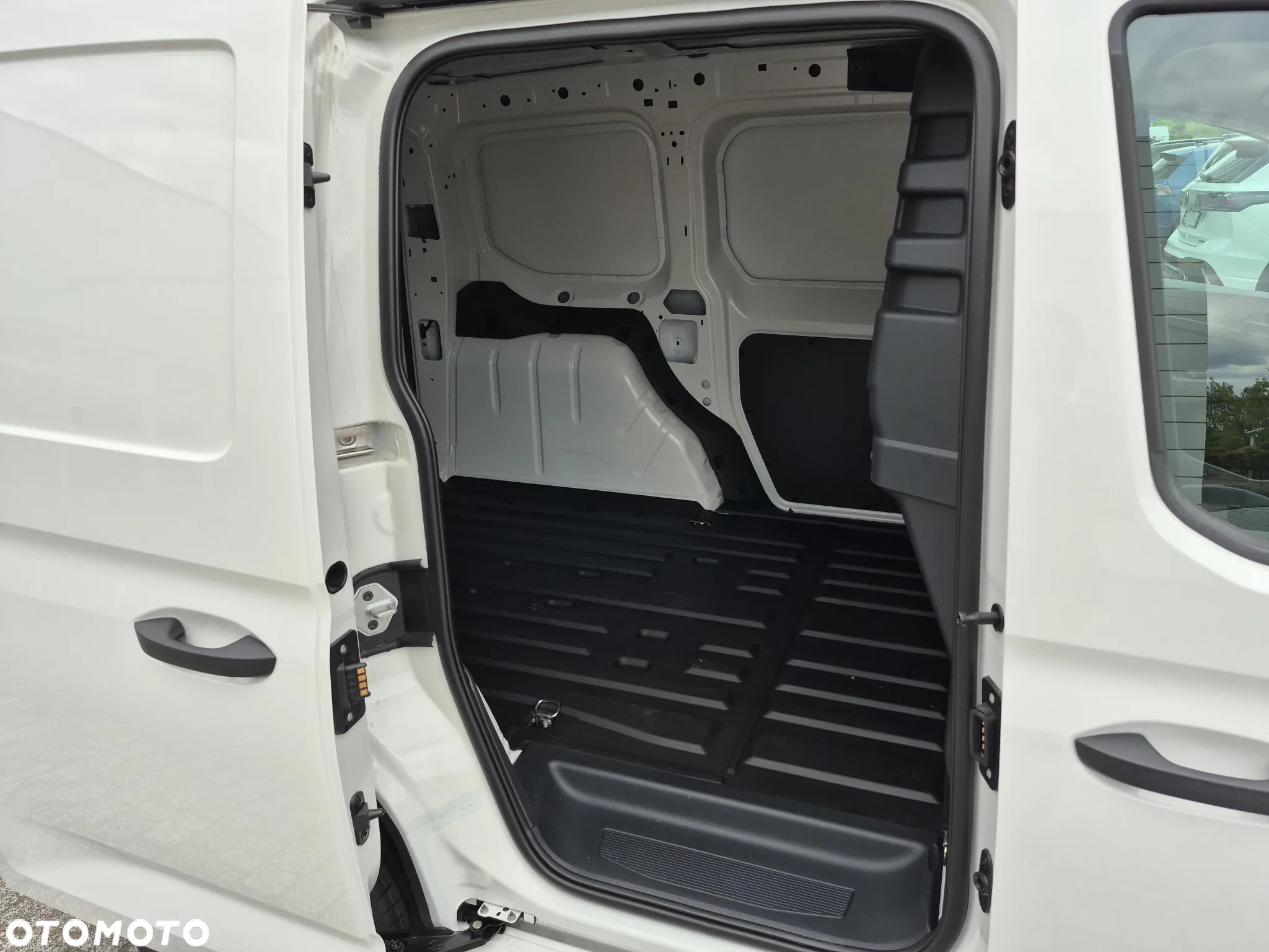 Volkswagen Caddy Cargo - 16