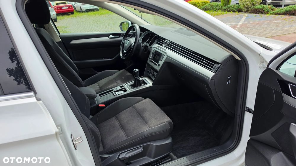 Volkswagen Passat Variant 2.0 TDI (BlueMotion Technology) Trendline - 6