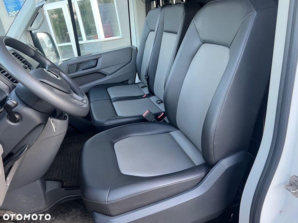 Volkswagen Crafter 177 koni tył napęd, hak3,5T 60 netto , f-vat - 17