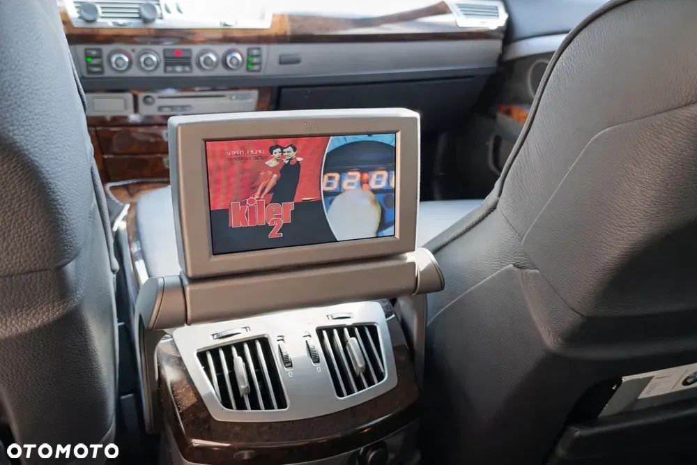 BMW Seria 7 760i L - 8