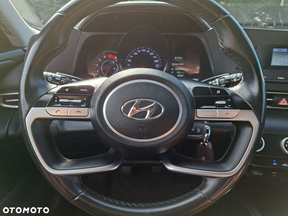 Hyundai Elantra - 16