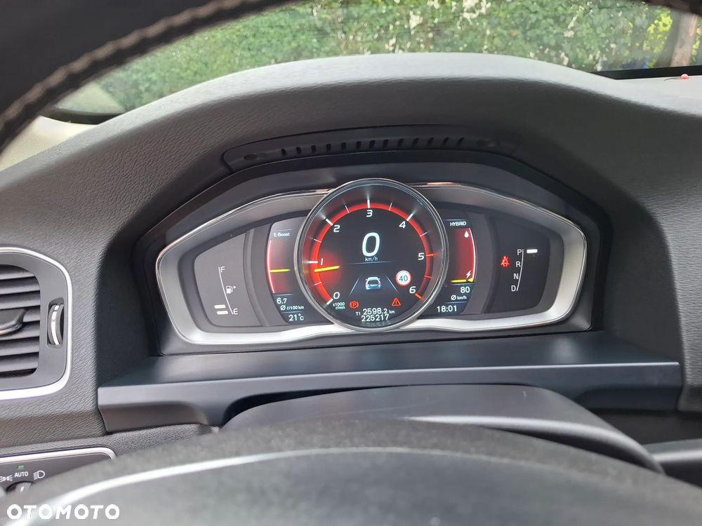 Volvo V60 D6 AWD Plug-in Hybrid Momentum - 15