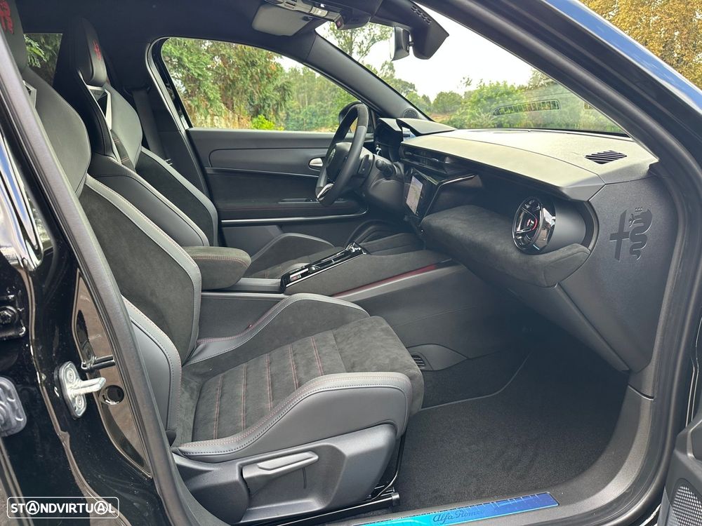 Alfa Romeo Junior 1.2 Q4 eDCT6 - 23