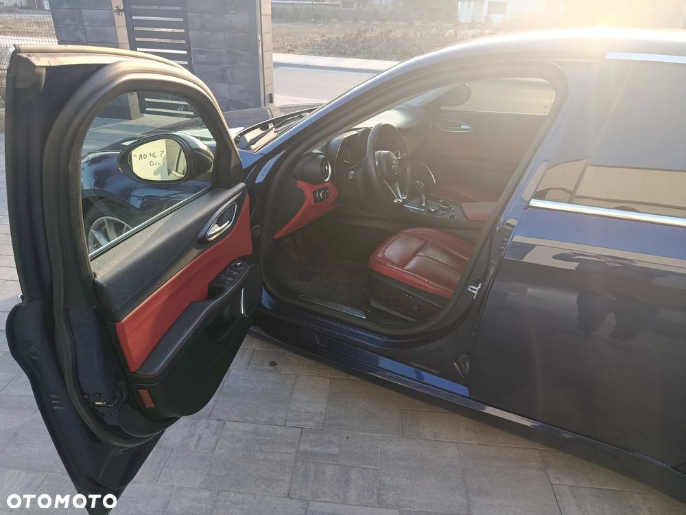 Alfa Romeo Giulia 2.0 Turbo 16V AT8 Veloce - 12