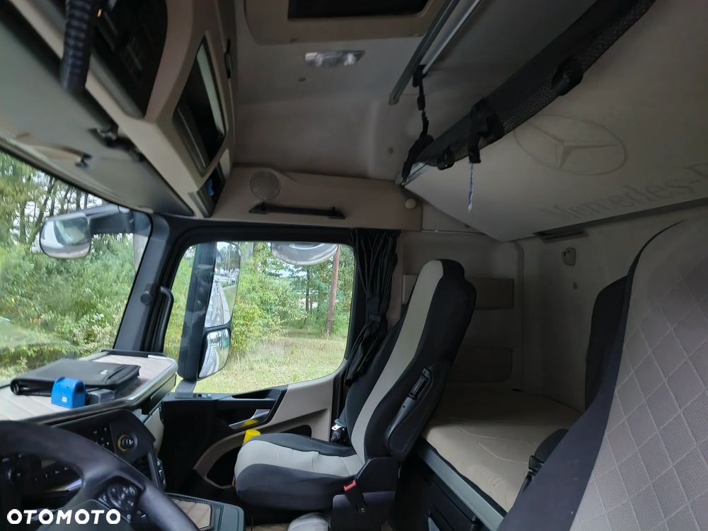 Mercedes-Benz Actros - 16