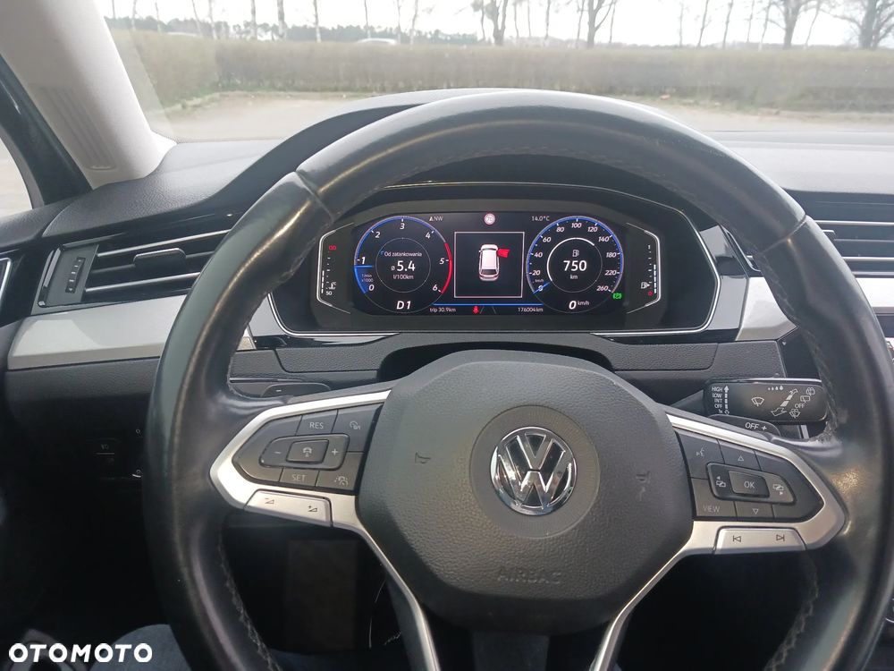 Volkswagen Passat 2.0 TDI SCR DSG Elegance - 4