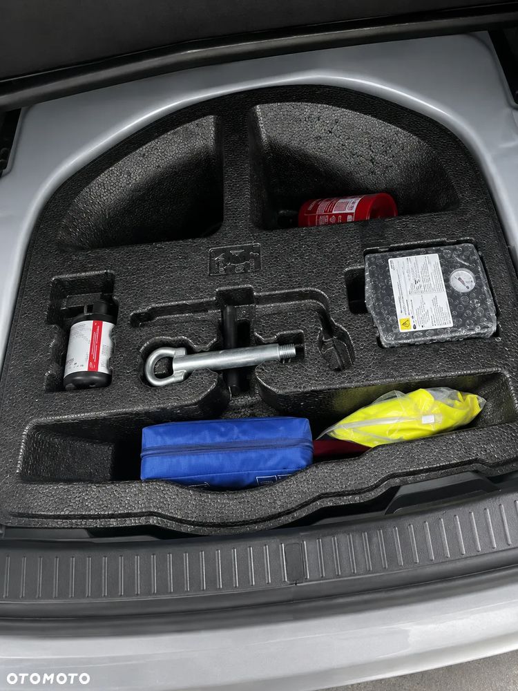 Toyota Corolla 1.8 Hybrid Executive - 8