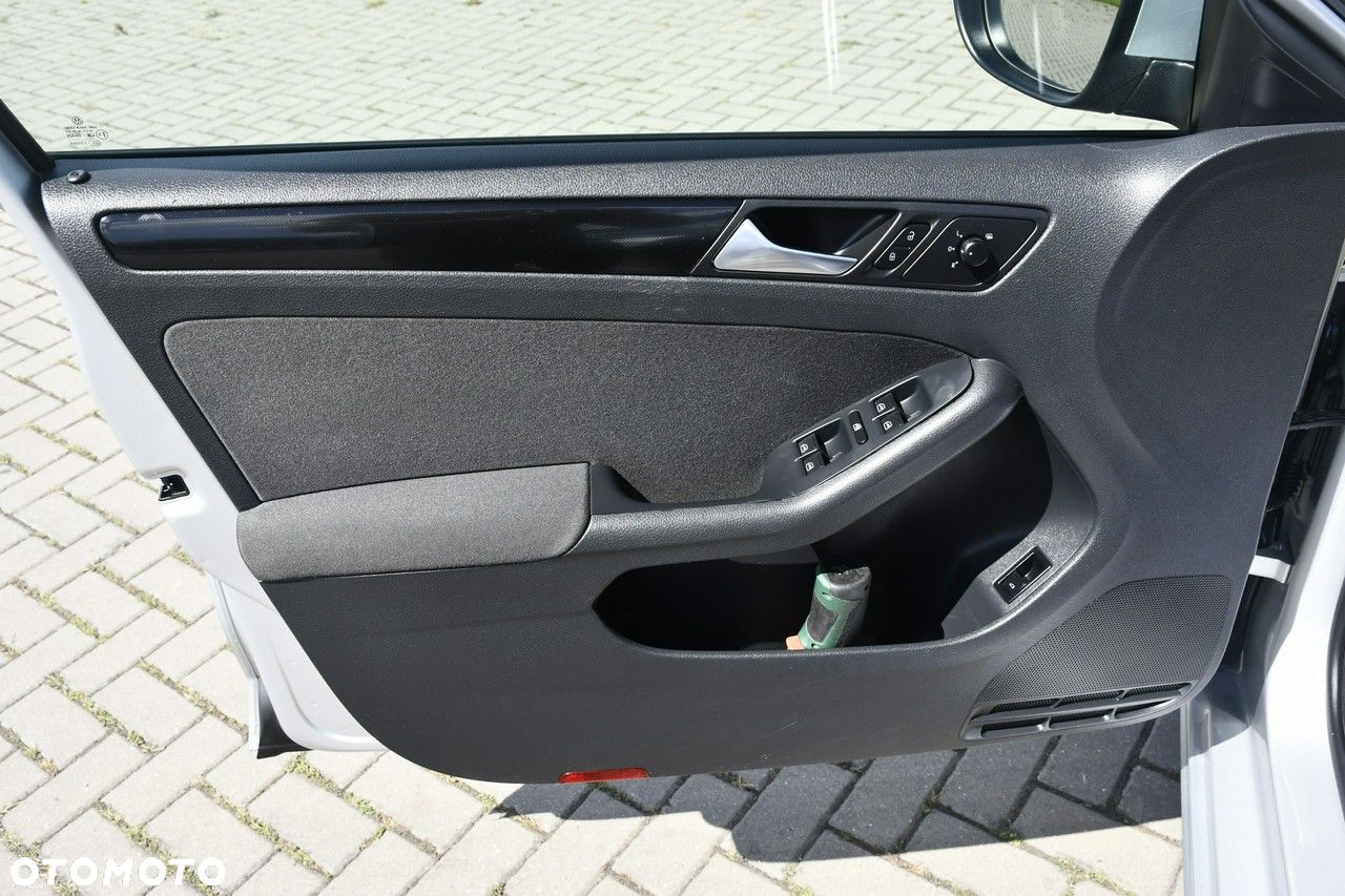 Volkswagen Jetta - 16
