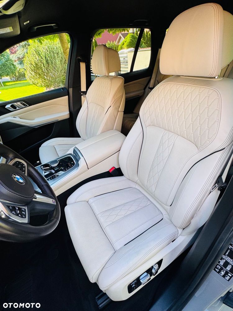 BMW X5 M M50i - 11