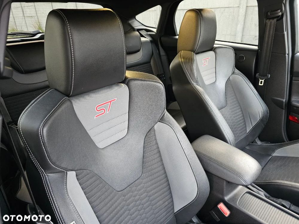 Ford Focus ST - 36