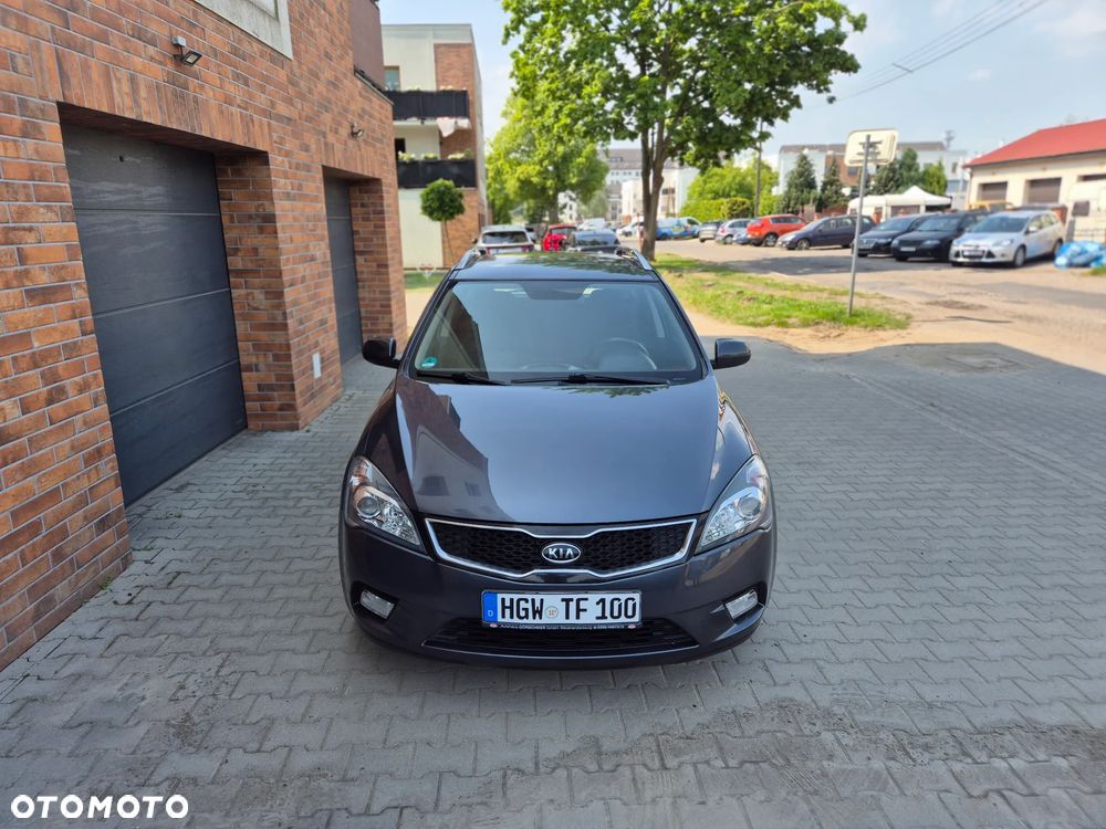 Kia Ceed - 8