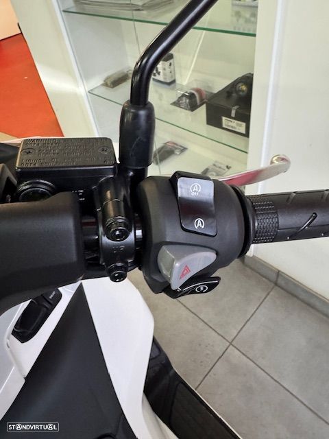 Honda PCX125 DX - com conetividade - 10