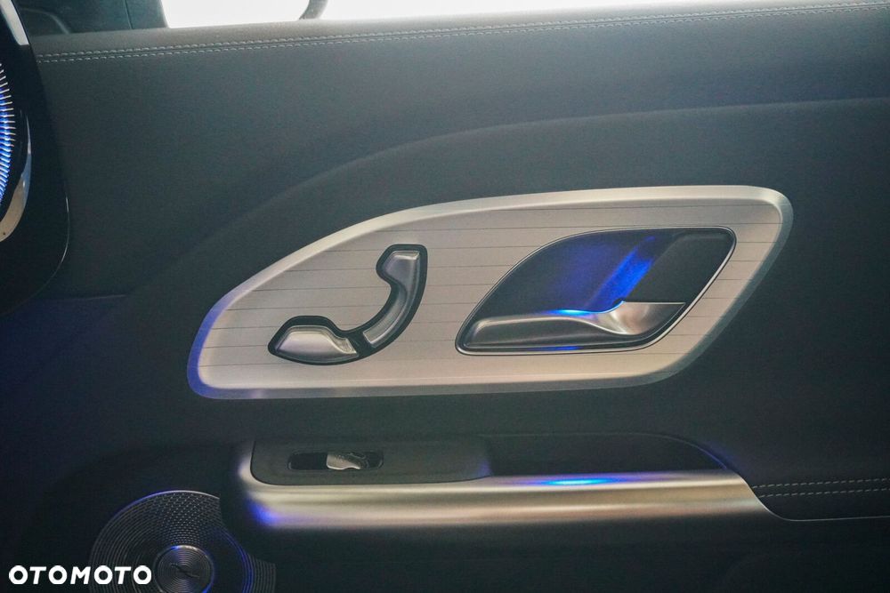 Mercedes-Benz GLB - 16
