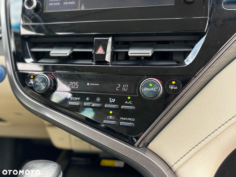 Toyota Camry 2.5 Hybrid Executive CVT - 19
