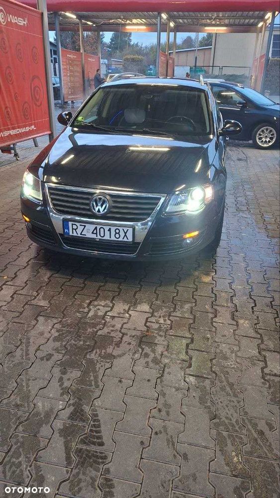 Volkswagen Passat - 1