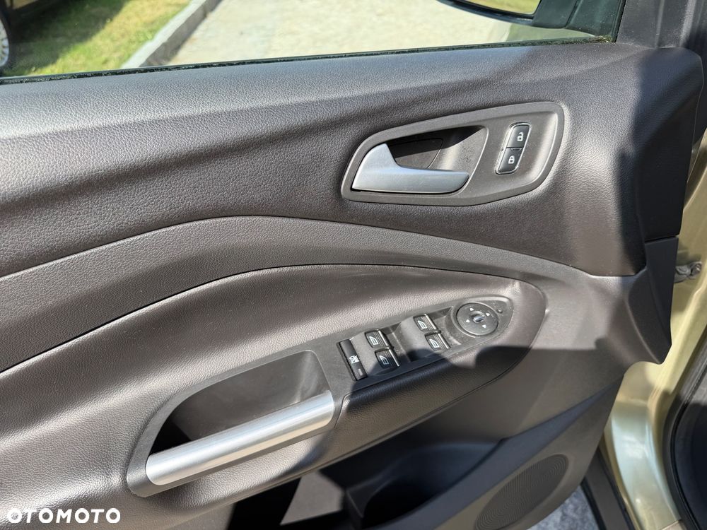 Ford Kuga 2.0 TDCi 2x4 Titanium - 19