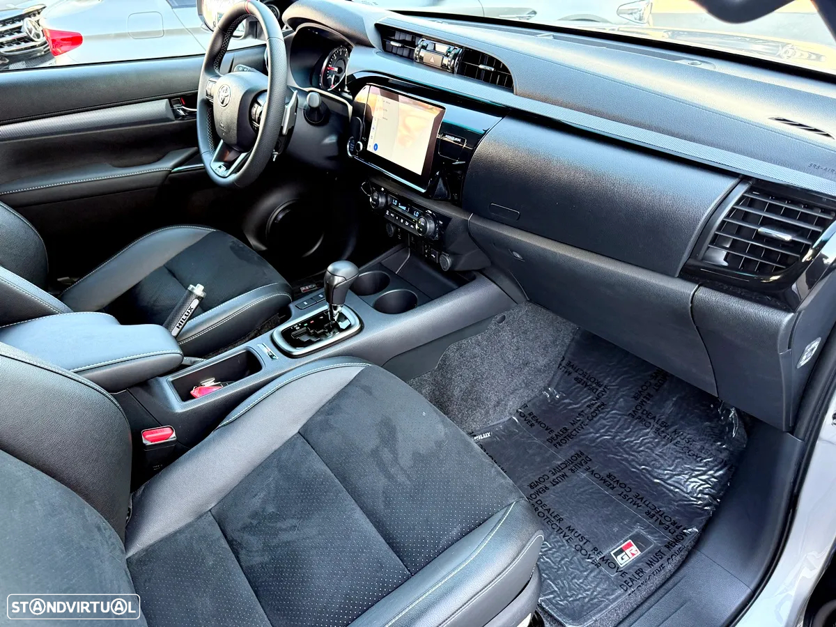 Toyota Hilux 2.8 D-4D 4WD GR Sport - 25