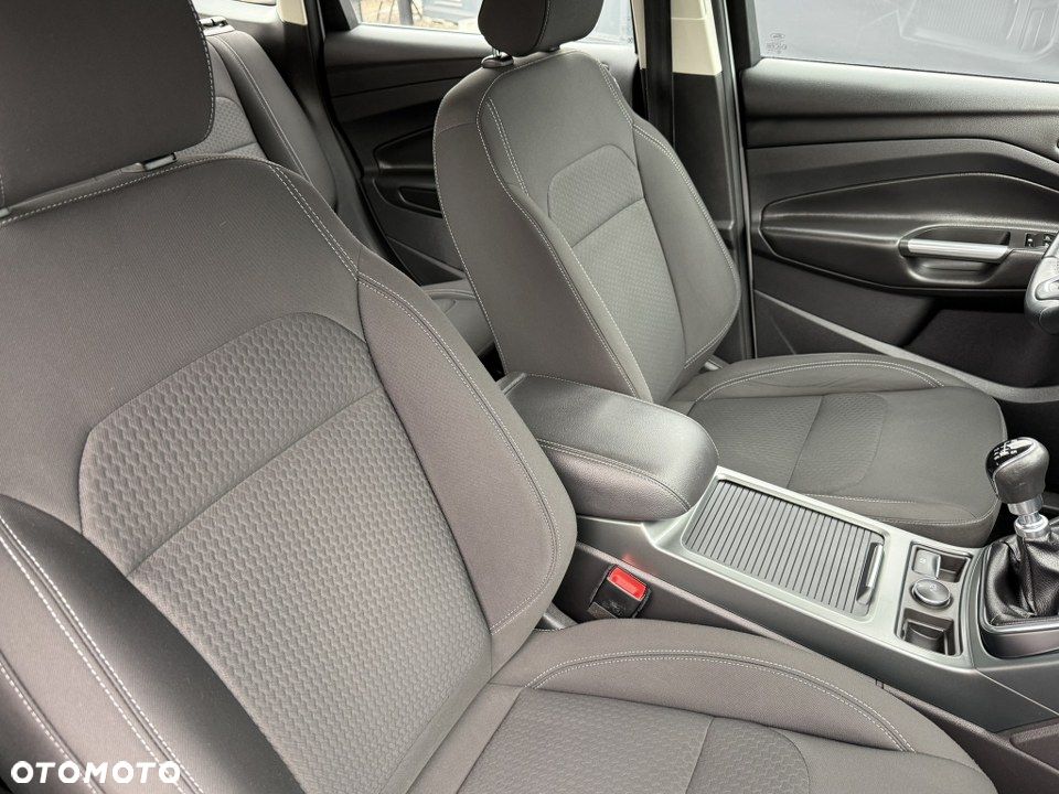 Ford Kuga 1.5 EcoBoost 2x4 Titanium - 30