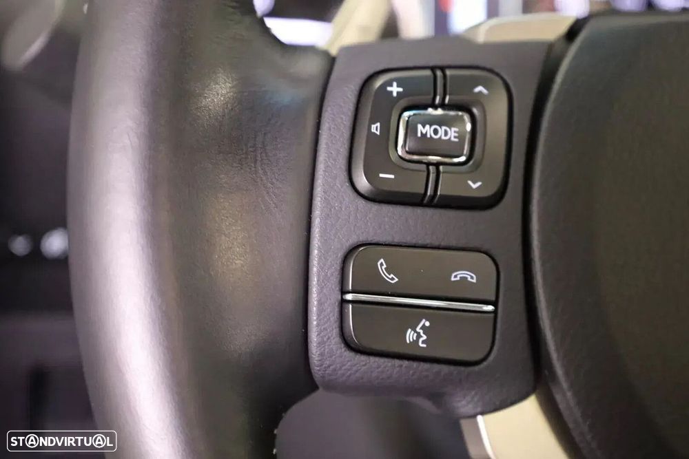 Lexus NX 300h Executive Plus - 42