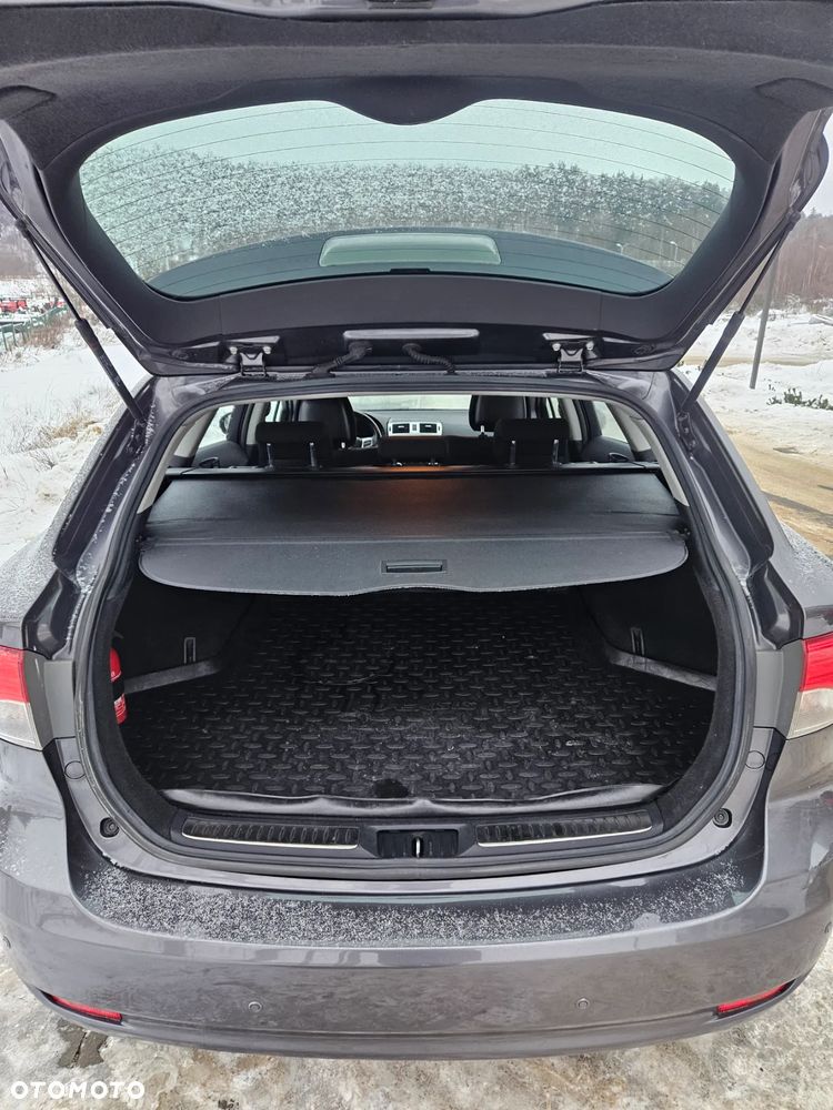 Toyota Avensis 1.8 Active - 14