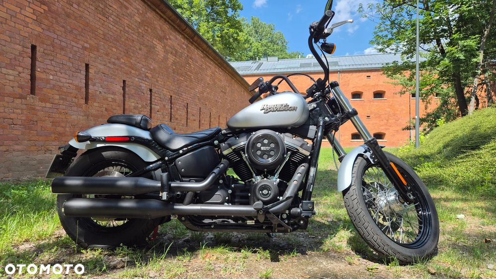 Harley-Davidson Softail Street Bob - 2