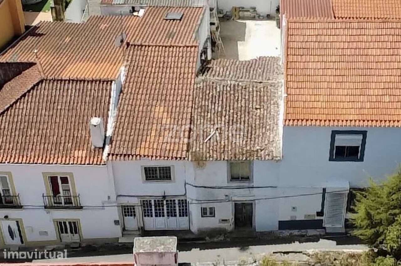 Moradia Bifamiliar para obras totais em Bucelas - Grande imagem: 2/18