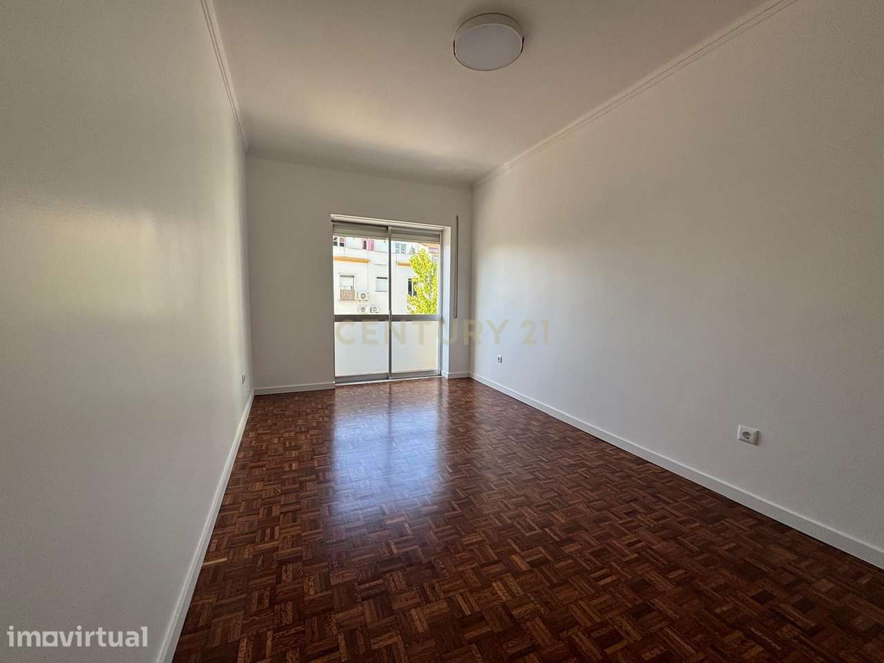 ARRENDAMENTO - Apartamento T3, todo renovado no centro da cidade de Po - Grande imagem: 5/9