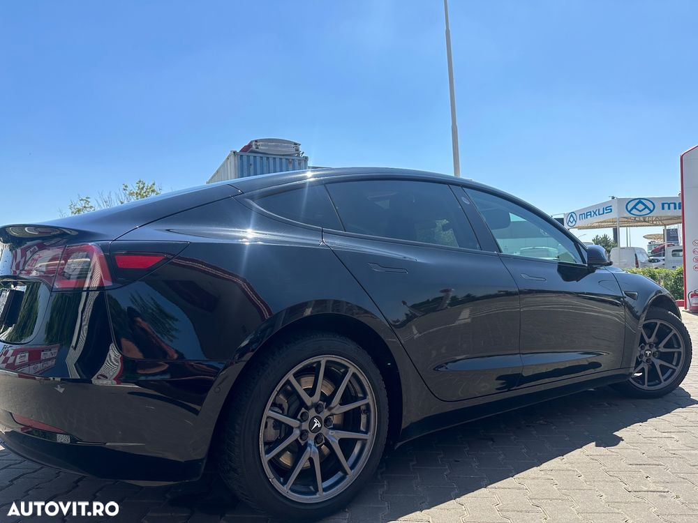Tesla Model 3 - 7