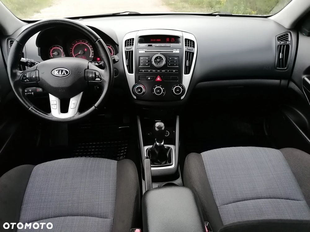 Kia Ceed - 12