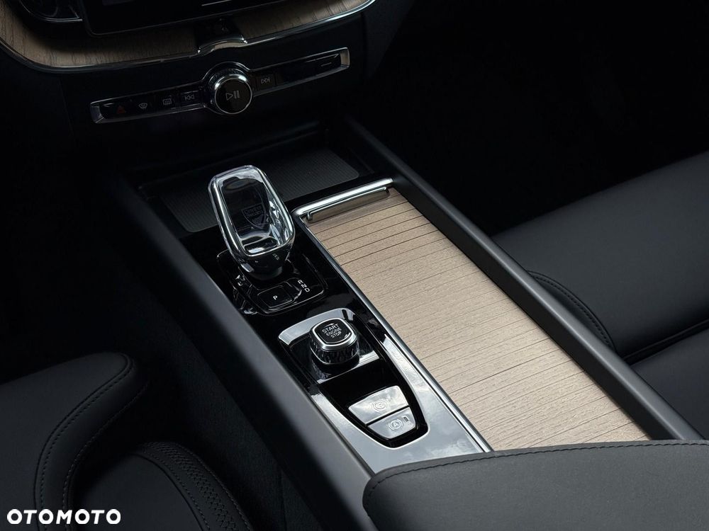 Volvo XC 60 B5 B AWD Plus Dark - 17