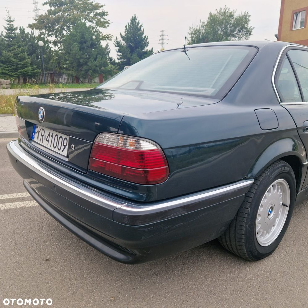 BMW Seria 7 735i - 5