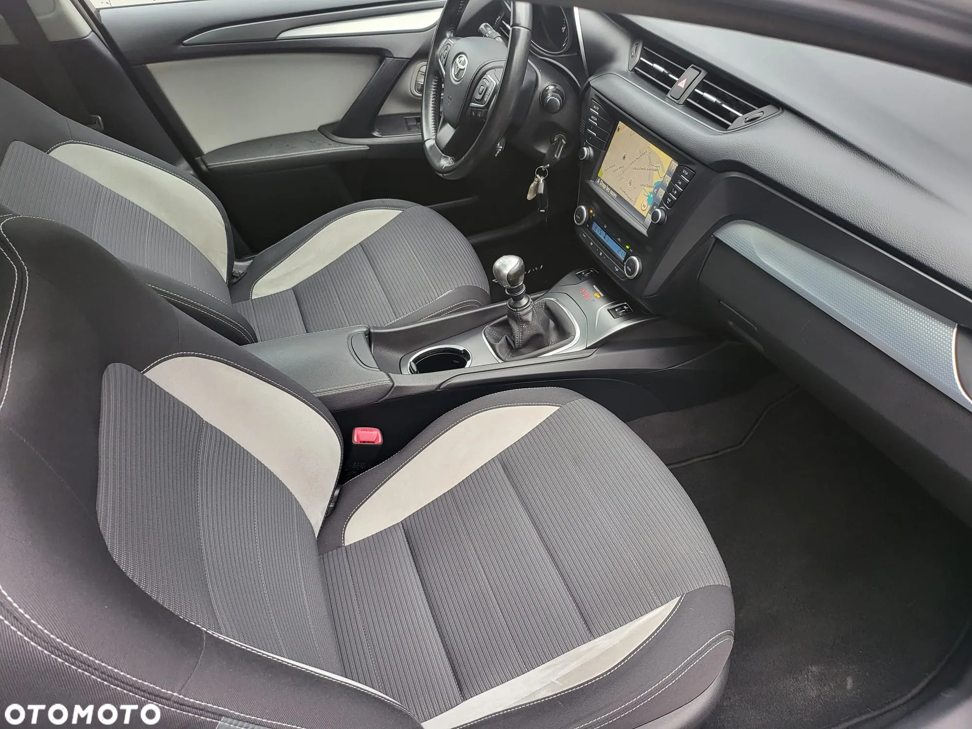 Toyota Avensis Touring Sports 1.8 Executive - 28