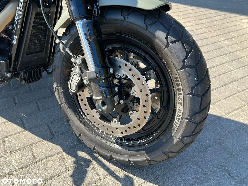 Harley-Davidson Softail Fat Bob - 17